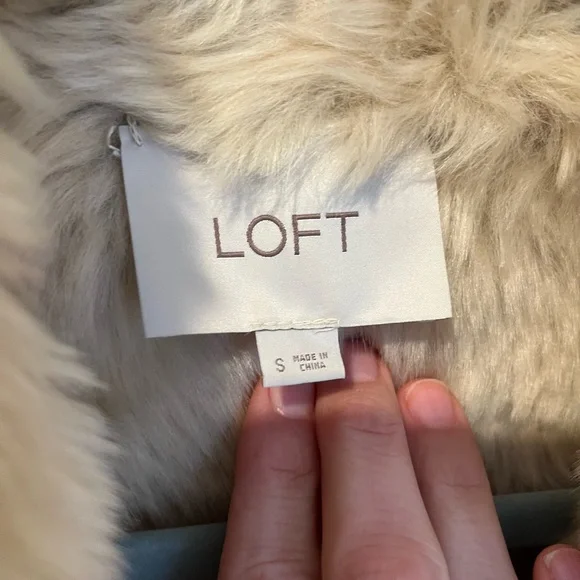 The LOFT faux fur and suede vest sz small - Picture 3 of 5